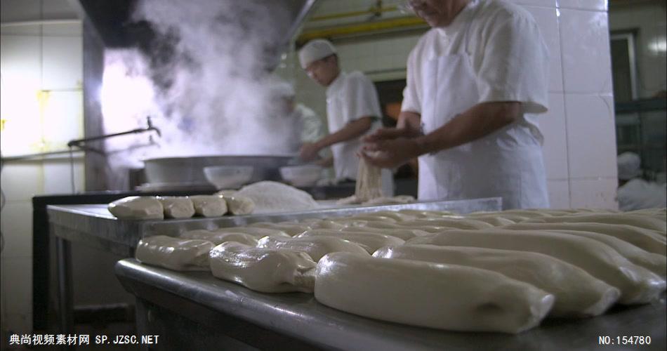 饭店酒楼吃饭聚餐美食火锅高清视频素材餐饮厨师食物厨房餐饮类和面