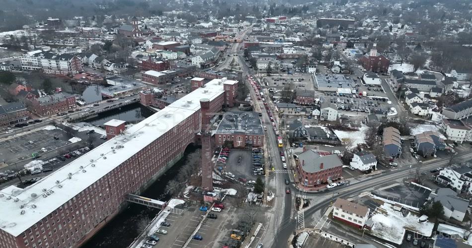 以上 建筑物 汽车 城市 寒冷的 飞行 季节 雪 街道